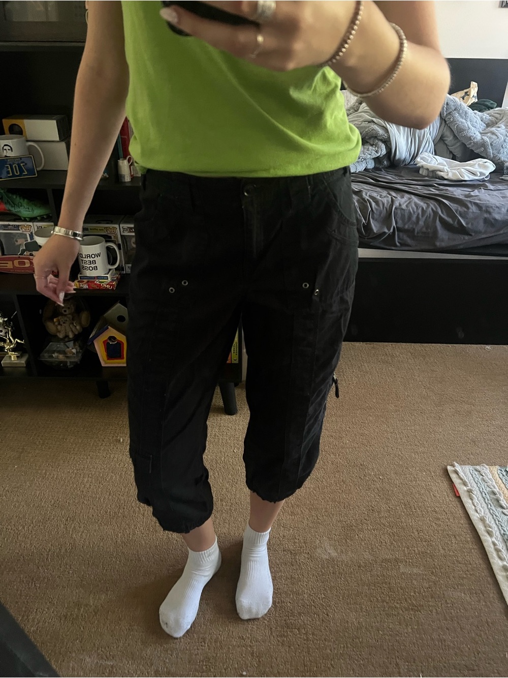 Black capris
